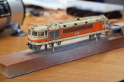 A modely se vyrábí stále, zrovna teď se díváme na motorovou lokomotivu T678.0 (Pomeranč), kterou vyrobil Radimek